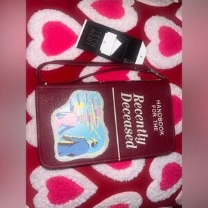 Red Handbook for the Recently Deceased Clutch